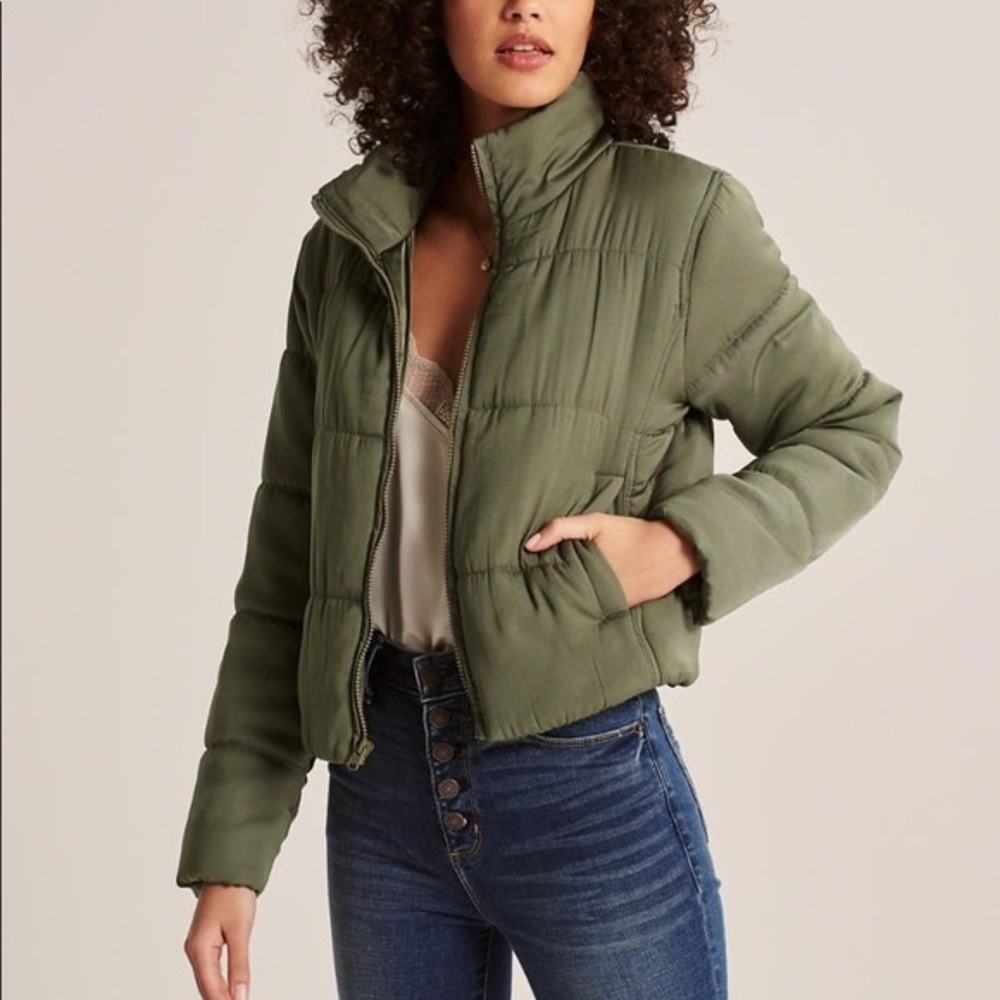 A&F Super Soft Lightweight Puffer in Olive Green